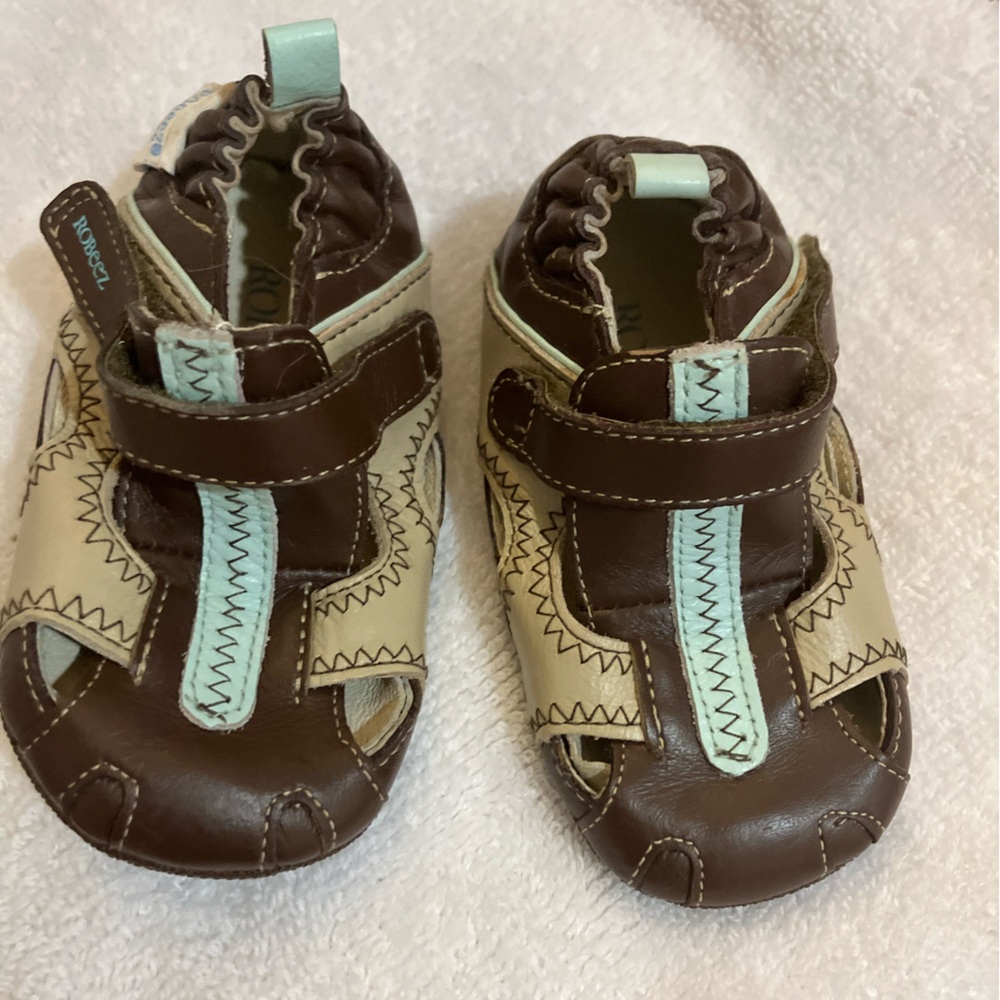 Robeez first walker leather slippers US3 6-9 months